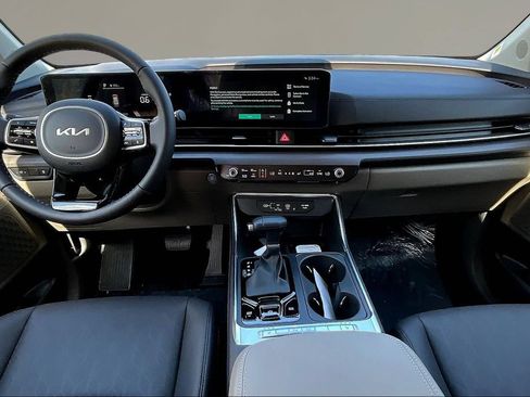 New 2026 Kia Carnival EX FWD image 5