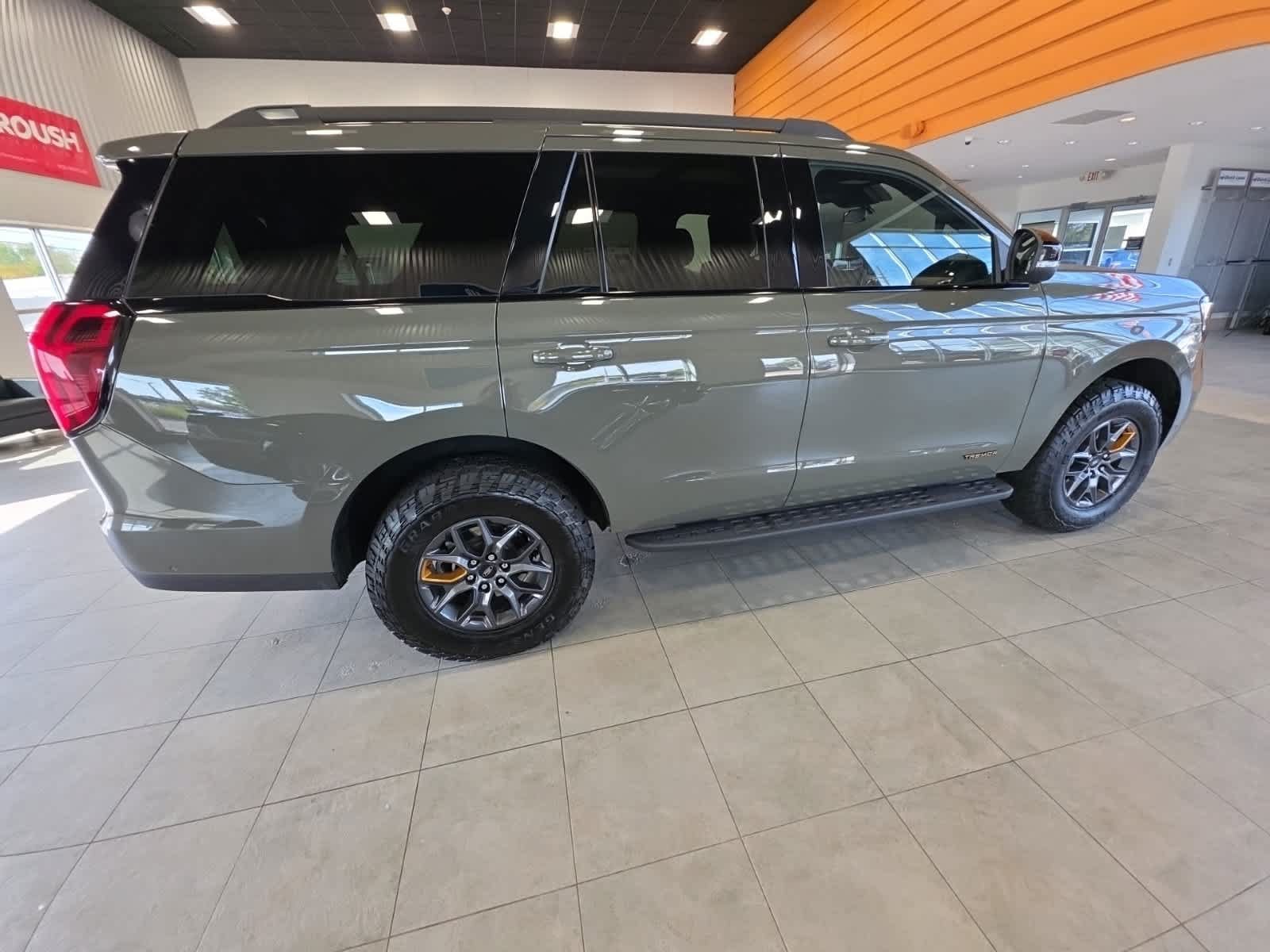 Used 2025 Ford Expedition Tremor AWD/4WD image 6