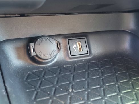 Used 2025 Toyota RAV4 XLE AWD/4WD image 20