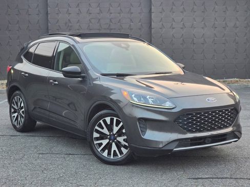 Used 2020 Ford Escape SE Sport FWD image 3