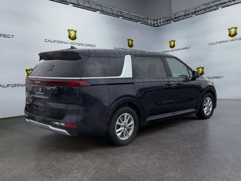 Used 2024 Kia Carnival LX image 5