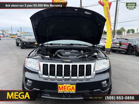 Used 2013 Jeep Grand Cherokee Overland w/ Advance Technology Group AWD/4WD image 14