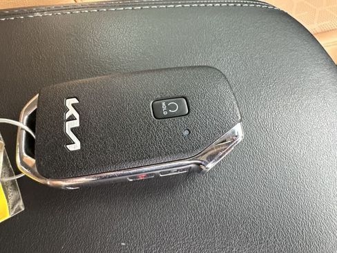 Used 2024 Kia Seltos EX FWD image 28
