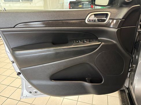 Used 2018 Jeep Grand Cherokee Laredo AWD/4WD image 14