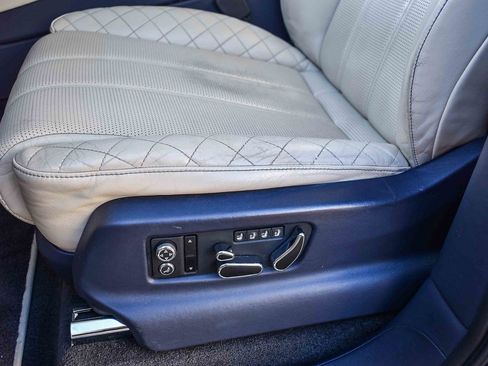 Used 2019 Bentley Bentayga image 24