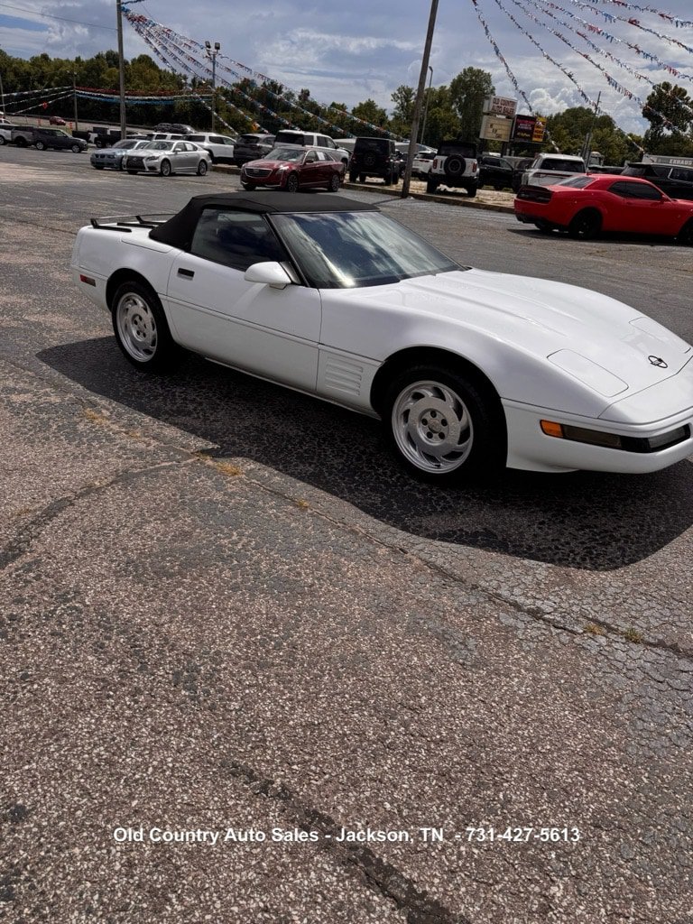 Used 1992 Chevrolet Corvette Convertible RWD image 2