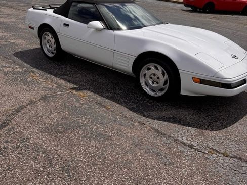 Used 1992 Chevrolet Corvette Convertible RWD image 2