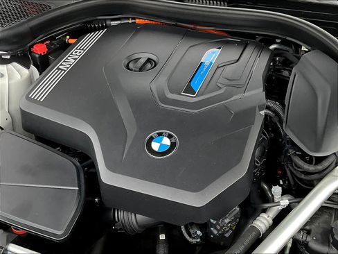 Used 2022 BMW 530e w/ Convenience Package RWD image 33