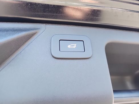 Certified 2025 Land Rover Discovery Sport S image 14