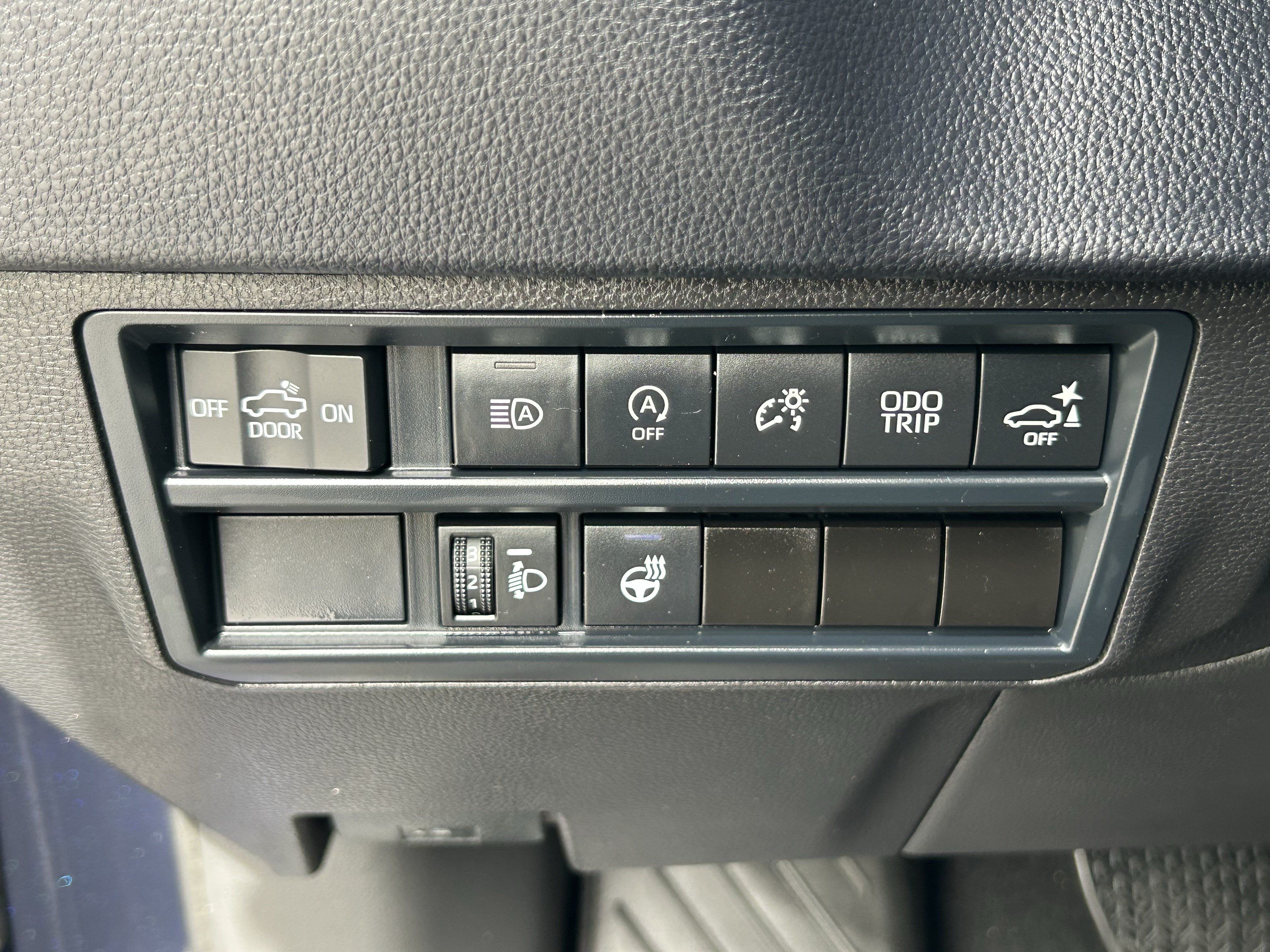 Used 2025 Toyota Tundra SR5 w/ SR5 Premium Package AWD/4WD image 20