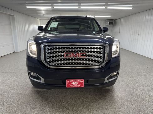 Used 2017 GMC Yukon XL Denali image 2