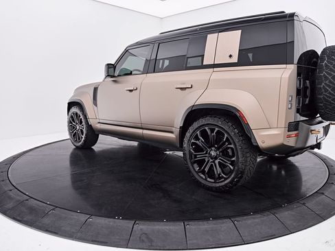 Used 2025 Land Rover Defender 110 AWD/4WD image 18