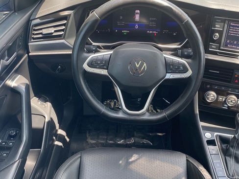 Used 2022 Volkswagen Jetta SE FWD image 7