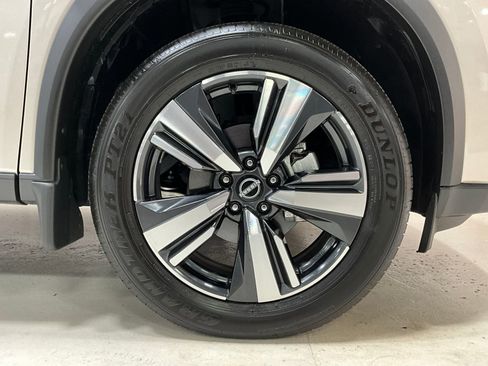 Used 2025 Nissan Rogue SL AWD/4WD image 8