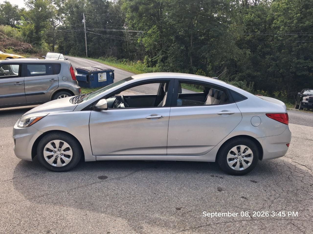 Used 2016 Hyundai Accent SE FWD image 2