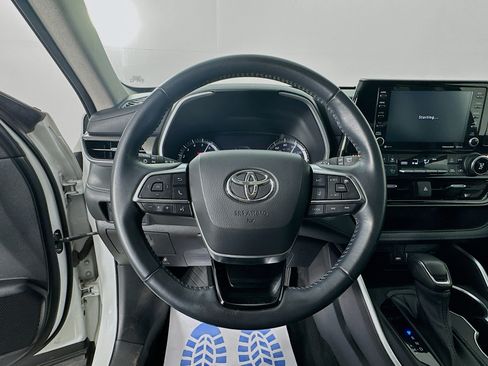 Used 2021 Toyota Highlander XLE AWD/4WD image 10