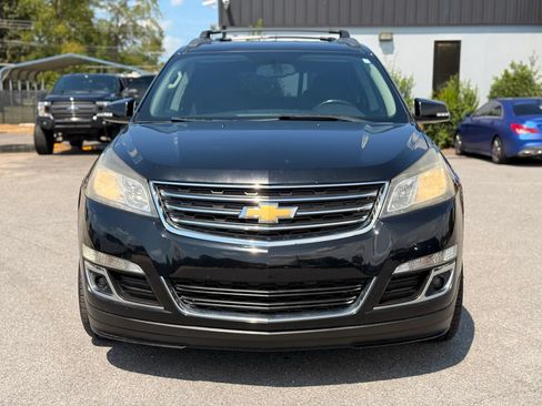 Used 2017 Chevrolet Traverse LT w/ Style and Technology Package FWD image 3