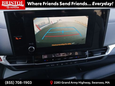 Used 2025 Toyota Sienna LE image 22