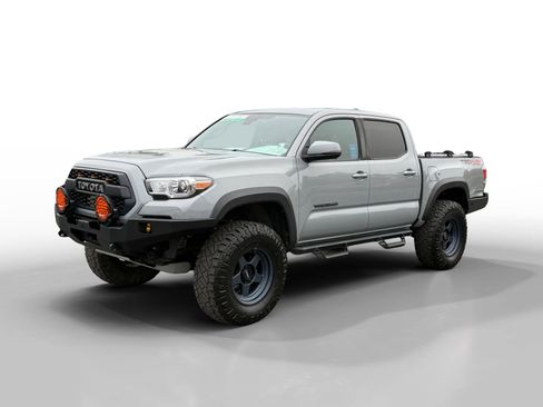 Used 2021 Toyota Tacoma TRD Off-Road image 1