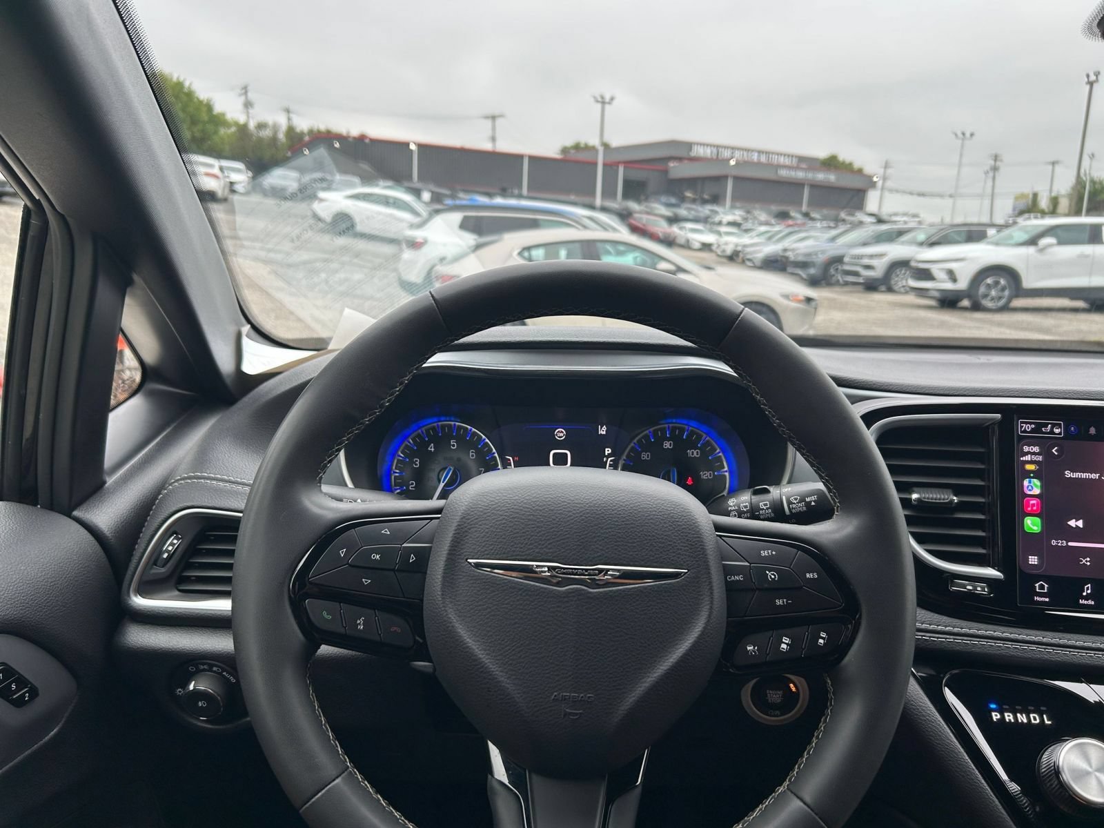 Used 2025 Chrysler Pacifica Limited FWD image 32