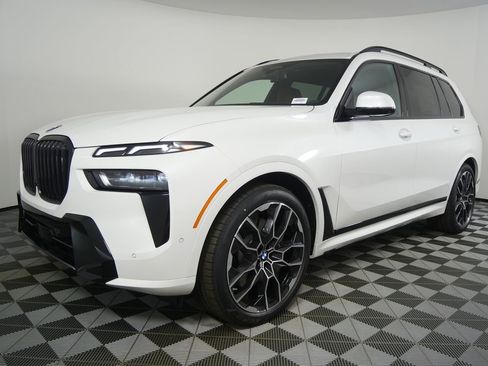 New 2026 BMW X7 xDrive40i w/ M Sport Package AWD/4WD image 7