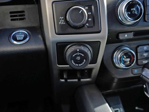 Used 2018 Ford F150 Platinum w/ Equipment Group 701A Luxury AWD/4WD image 14