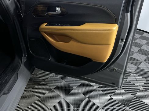 Used 2023 Chrysler Pacifica Pinnacle image 36