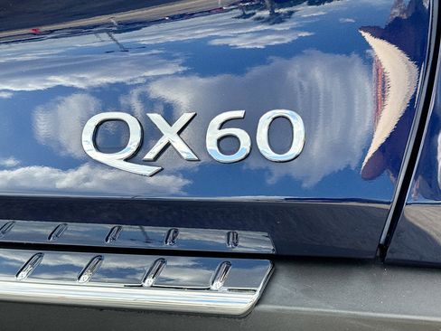 Used 2023 INFINITI QX60 Sensory w/ Vision Package AWD/4WD image 11