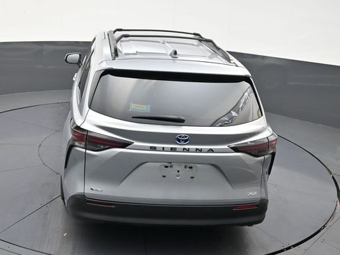Used 2025 Toyota Sienna XLE image 15