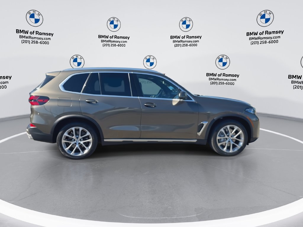 Used 2024 BMW X5 xDrive40i w/ Premium Package AWD/4WD image 9