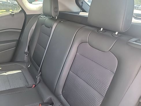 Used 2025 Chevrolet Trax LT w/ LT Convenience Package FWD image 10