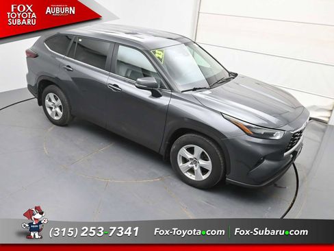 Used 2024 Toyota Highlander LE AWD/4WD image 30