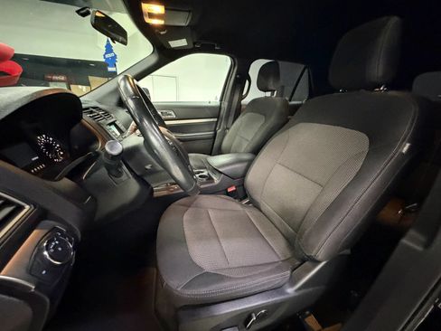 Used 2018 Ford Explorer XLT FWD image 33