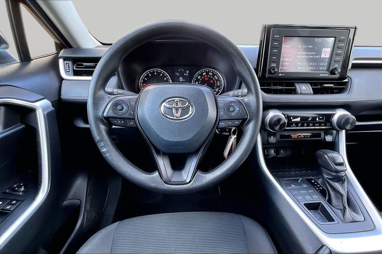 Used 2021 Toyota RAV4 LE AWD/4WD image 6