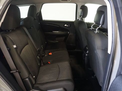 Used 2019 Dodge Journey SE FWD image 21