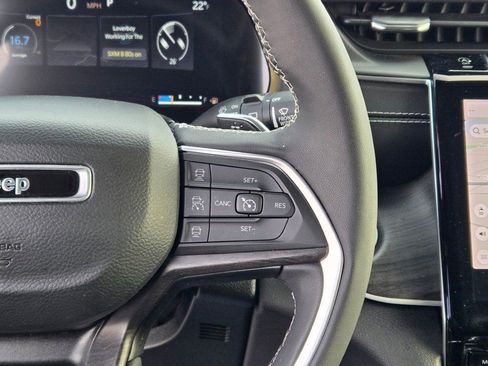 Used 2024 Jeep Grand Cherokee Limited w/ Black Appearance Package image 32