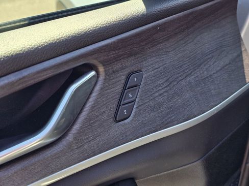 Used 2025 Jeep Grand Cherokee Limited AWD/4WD image 9