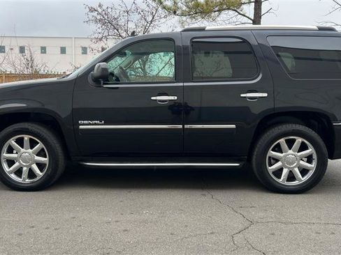 Used 2013 GMC Yukon Denali AWD/4WD image 8