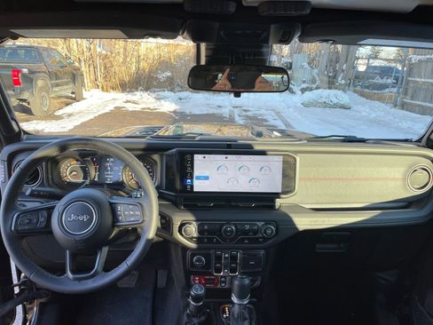 Used 2025 Jeep Wrangler Unlimited Rubicon image 33