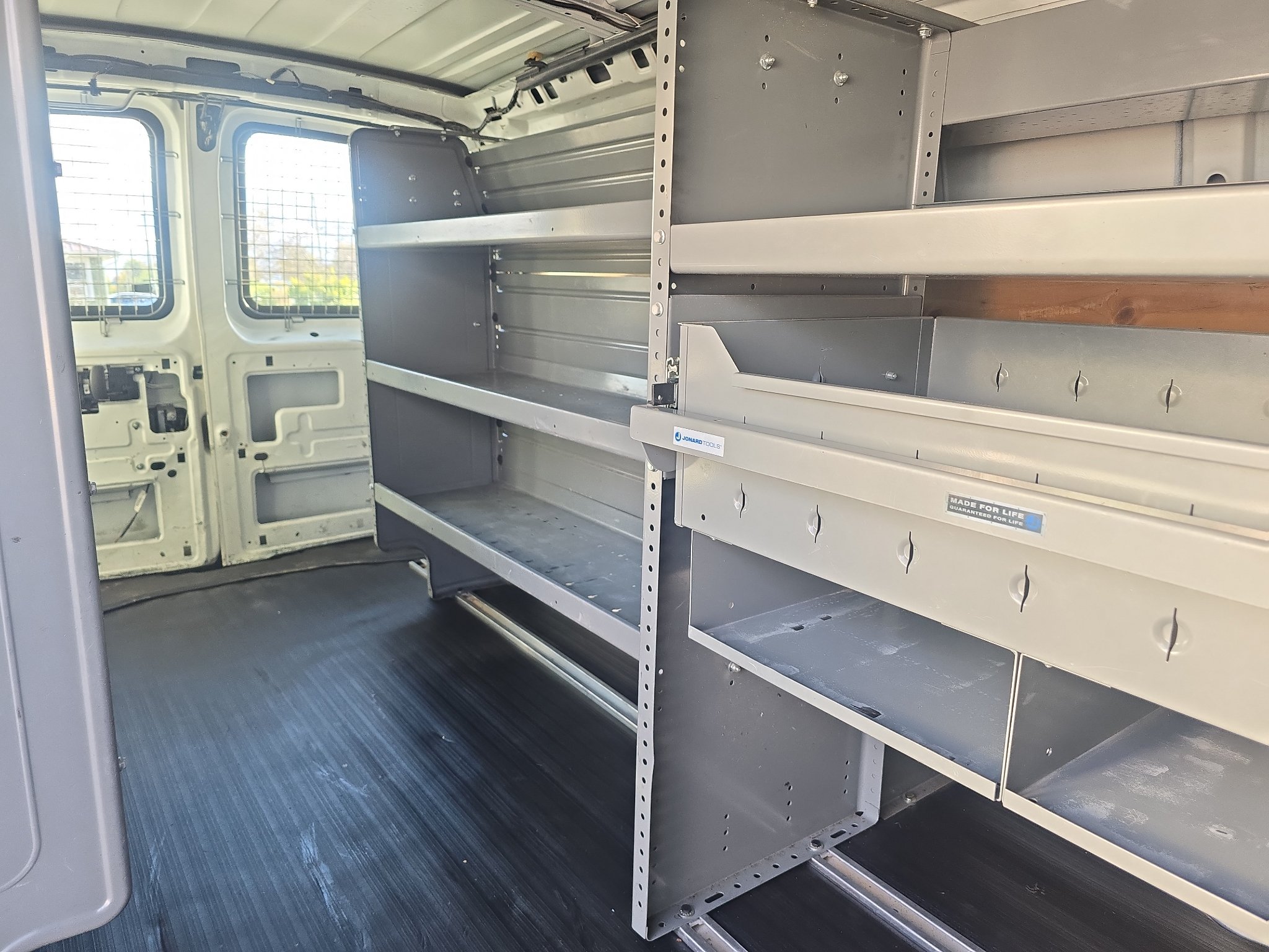 Used 2016 Chevrolet Express 2500 RWD image 15