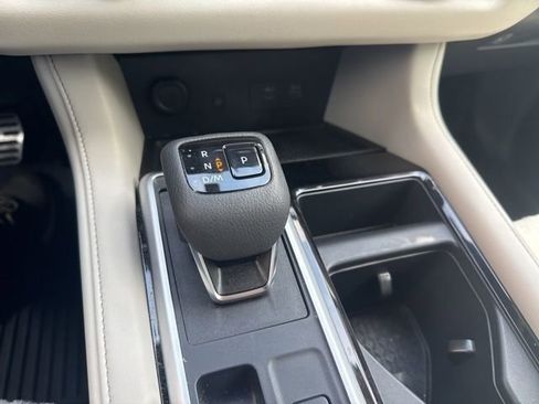 Used 2024 Nissan Pathfinder SL w/ SL Premium Package AWD/4WD image 18