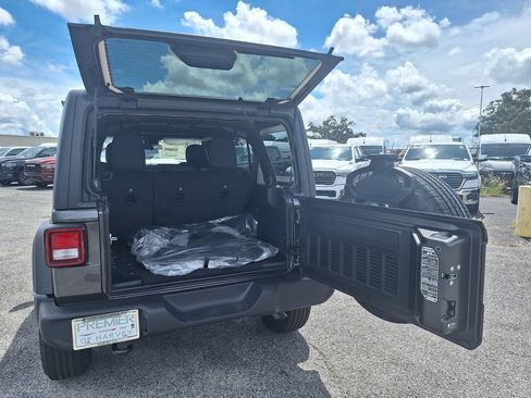 Used 2024 Jeep Wrangler Unlimited Sport AWD/4WD image 17