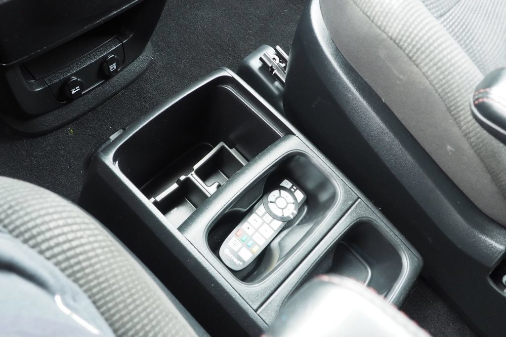 Used 2020 Dodge Grand Caravan SE FWD image 23