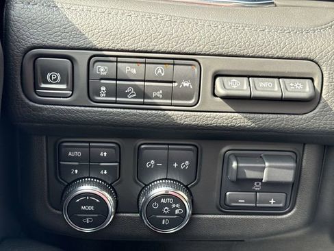 Certified 2023 GMC Yukon XL Denali w/ Denali Reserve Package image 18