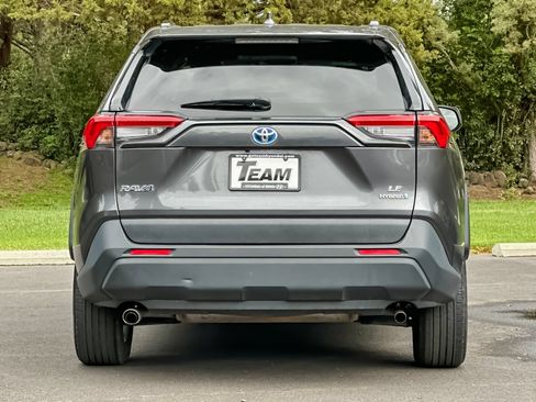 Used 2022 Toyota RAV4 LE AWD/4WD image 5