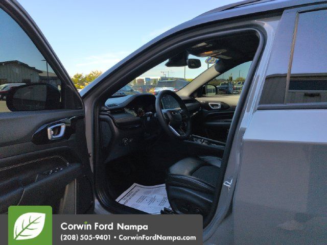 Used 2023 Jeep Compass Latitude w/ Convenience Group AWD/4WD image 9