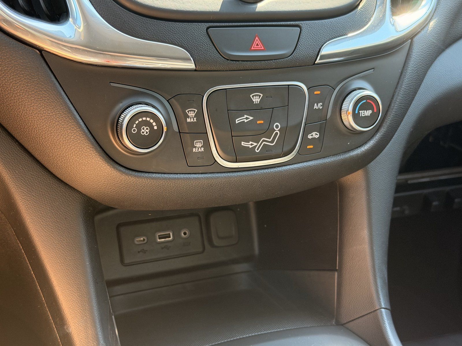 Used 2020 Chevrolet Equinox LT FWD image 37