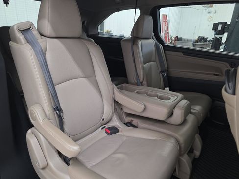 Used 2018 Honda Odyssey Touring image 45