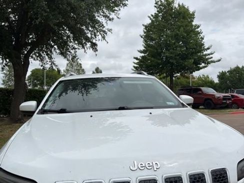 Used 2019 Jeep Cherokee Latitude Plus image 4