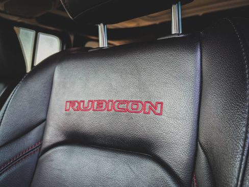 Used 2018 Jeep Wrangler Unlimited Rubicon w/ Dual Top Group AWD/4WD image 27